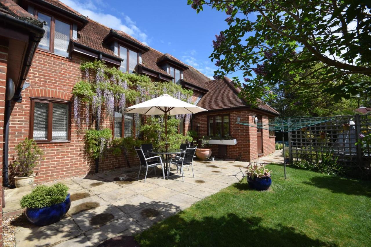 Wisteria Way, Tangmere Luaran gambar