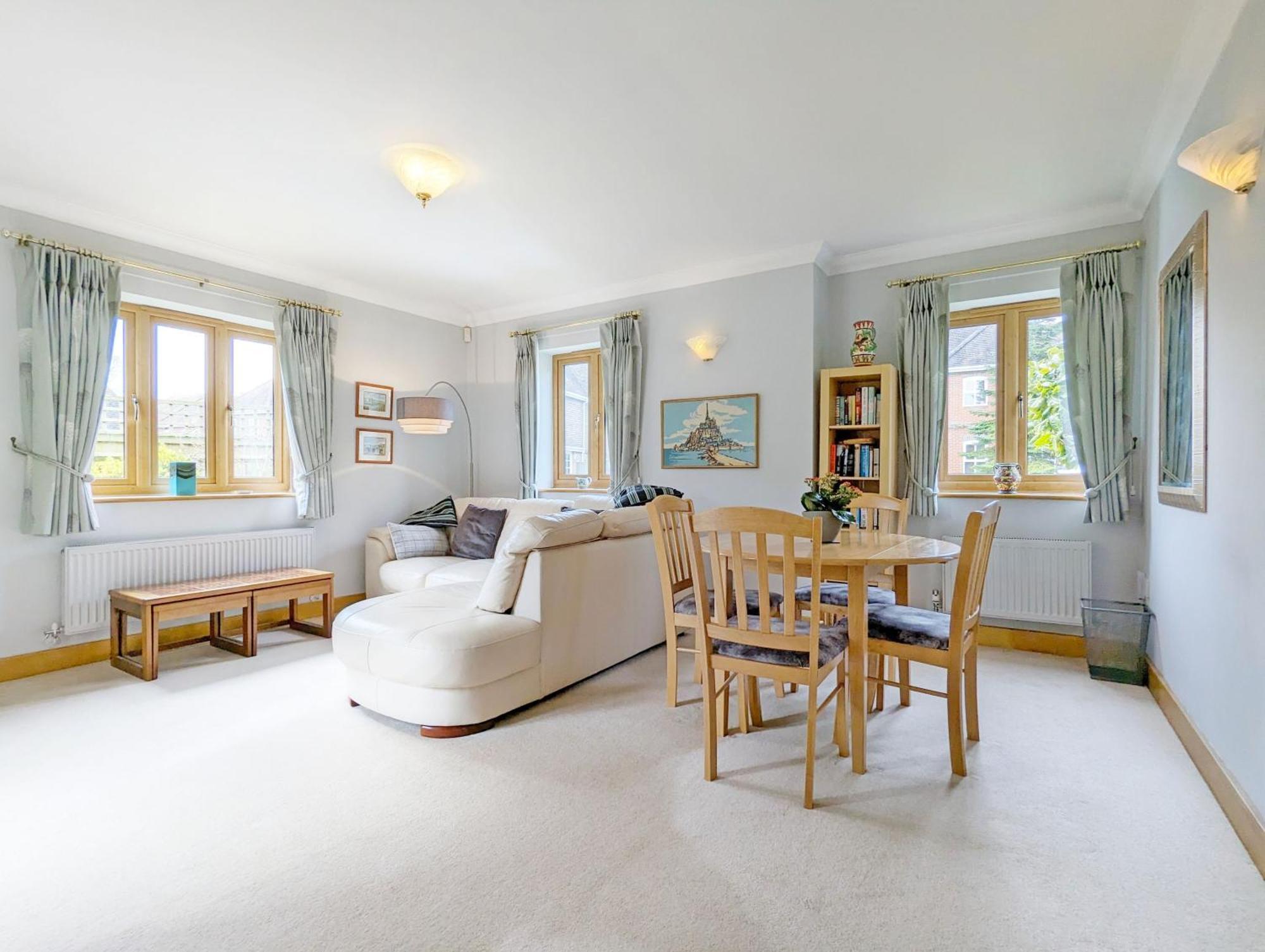 Wisteria Way, Tangmere Luaran gambar