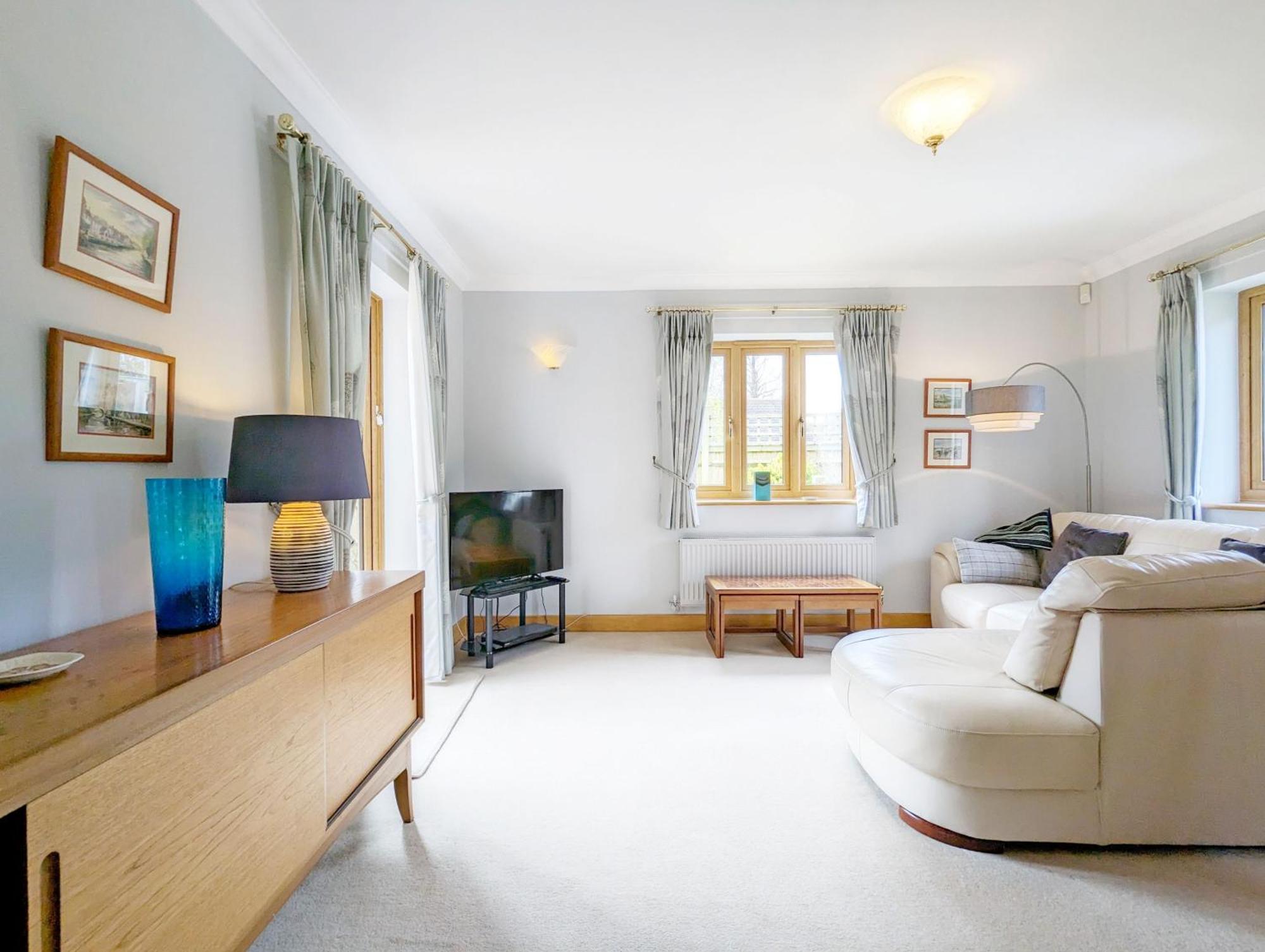 Wisteria Way, Tangmere Luaran gambar