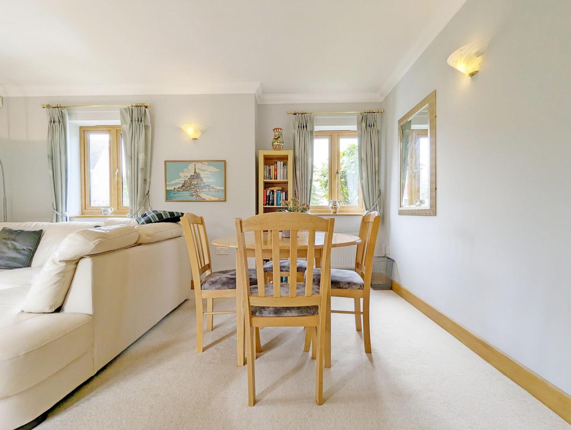Wisteria Way, Tangmere Luaran gambar
