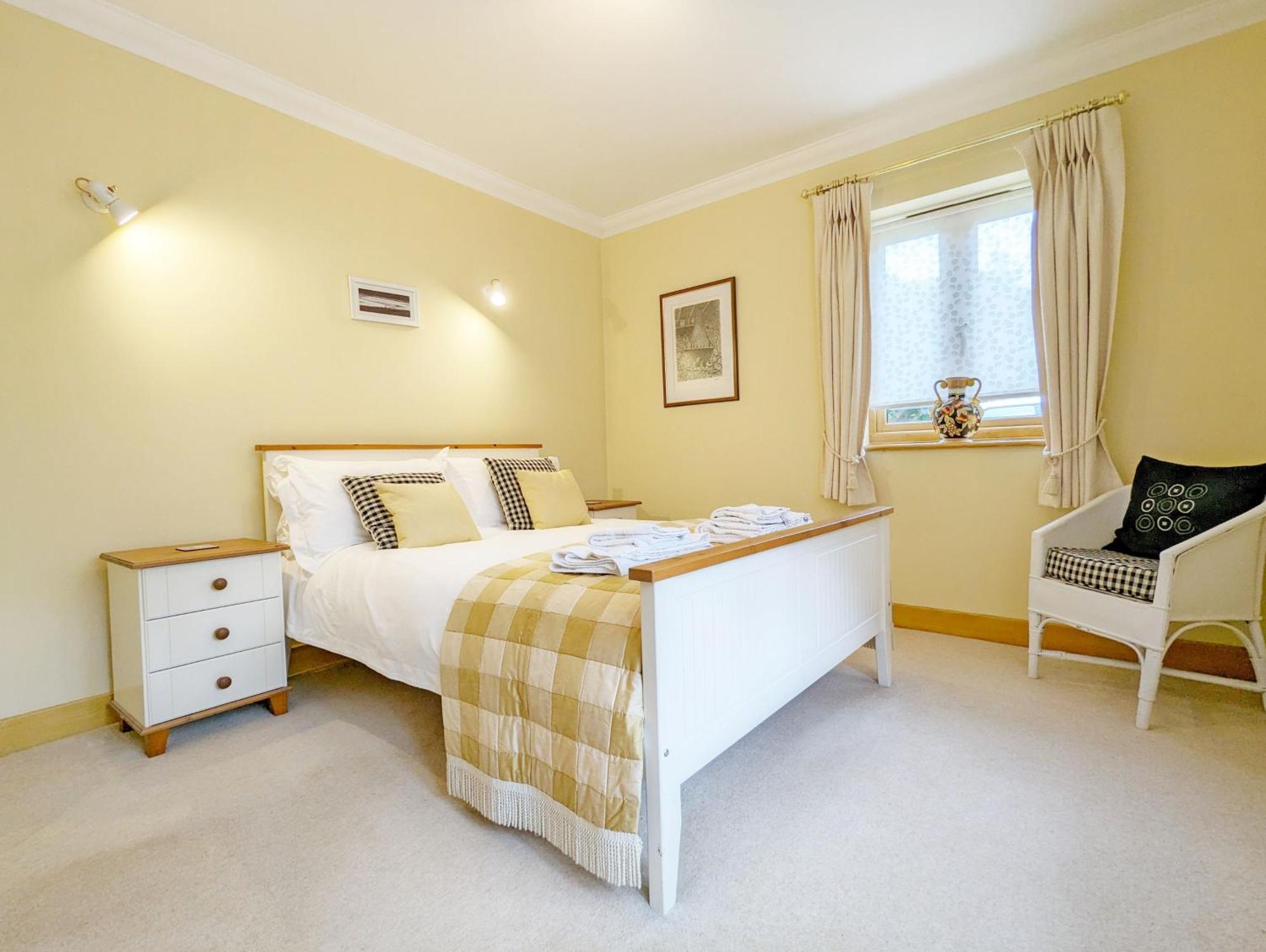 Wisteria Way, Tangmere Luaran gambar
